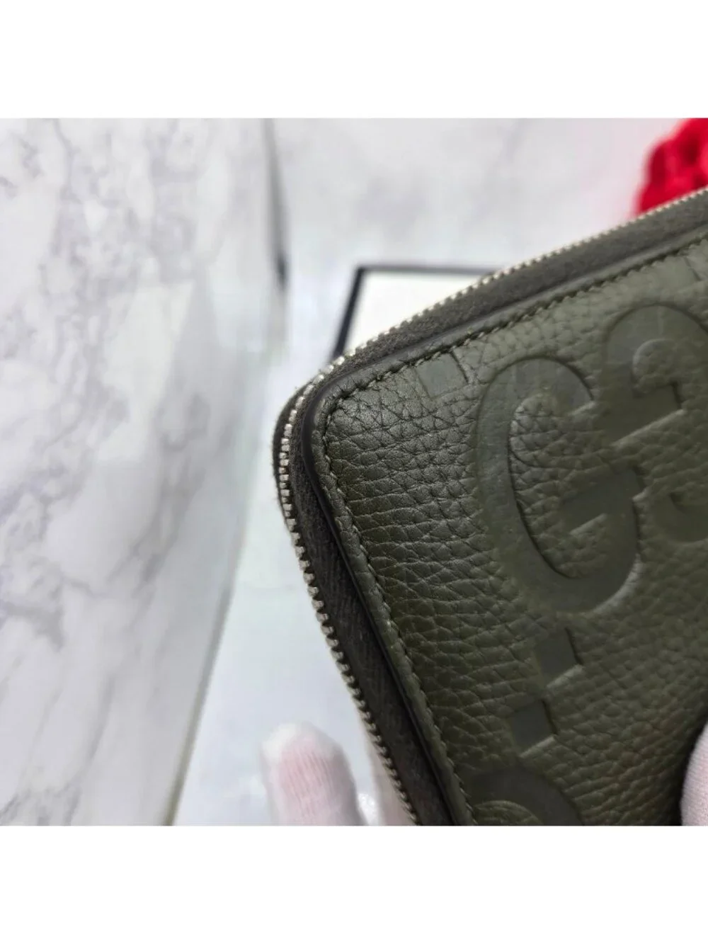 Gucci color khaki